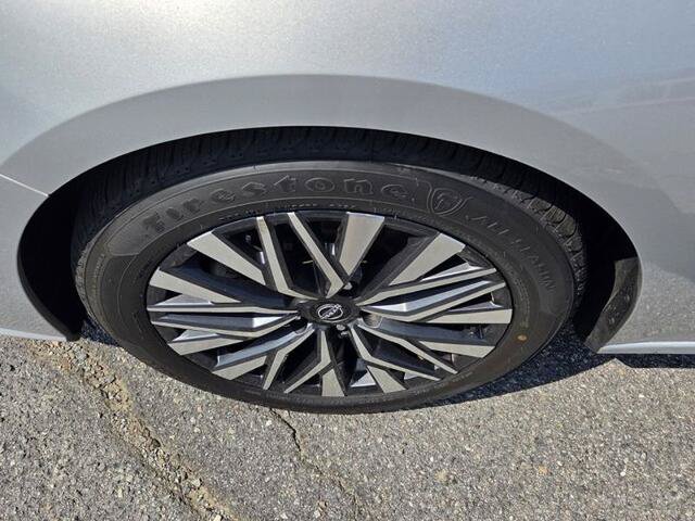 Used 2023 Nissan Altima 2.5 SV w/ SV Premium Package FWD image 18