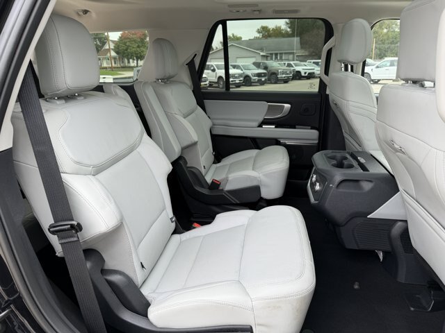 Certified 2025 Ford Expedition Platinum w/ Driver's Package AWD/4WD image 16