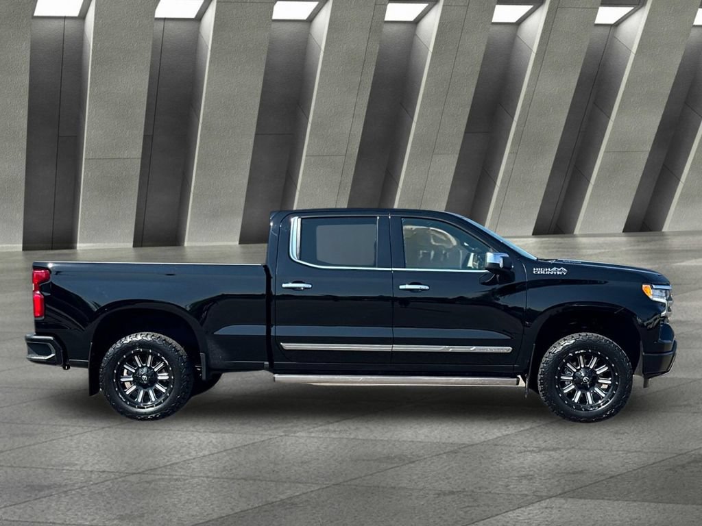 Used 2024 Chevrolet Silverado 1500 High Country w/ Technology Package AWD/4WD image 2