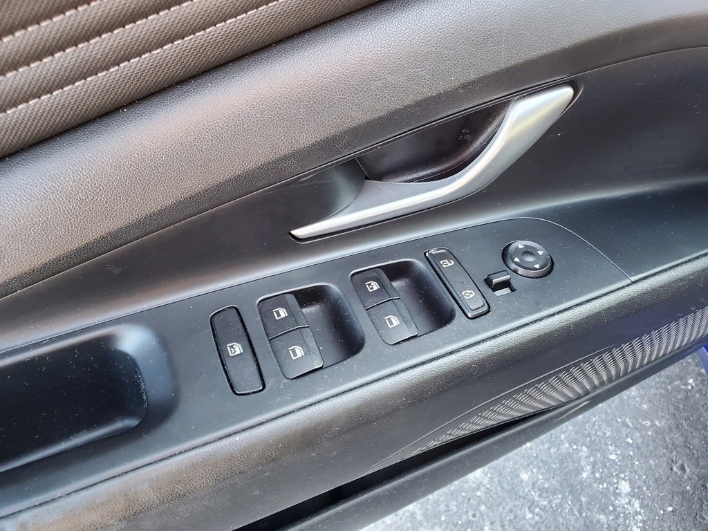 Used 2022 Hyundai Elantra SEL w/ Convenience + Premium Package image 16