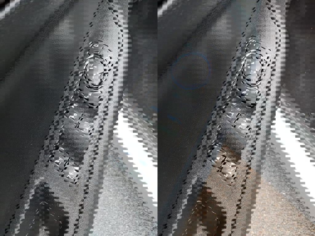 Certified 2022 Ford Edge SE w/ Black Appearance Package image 21