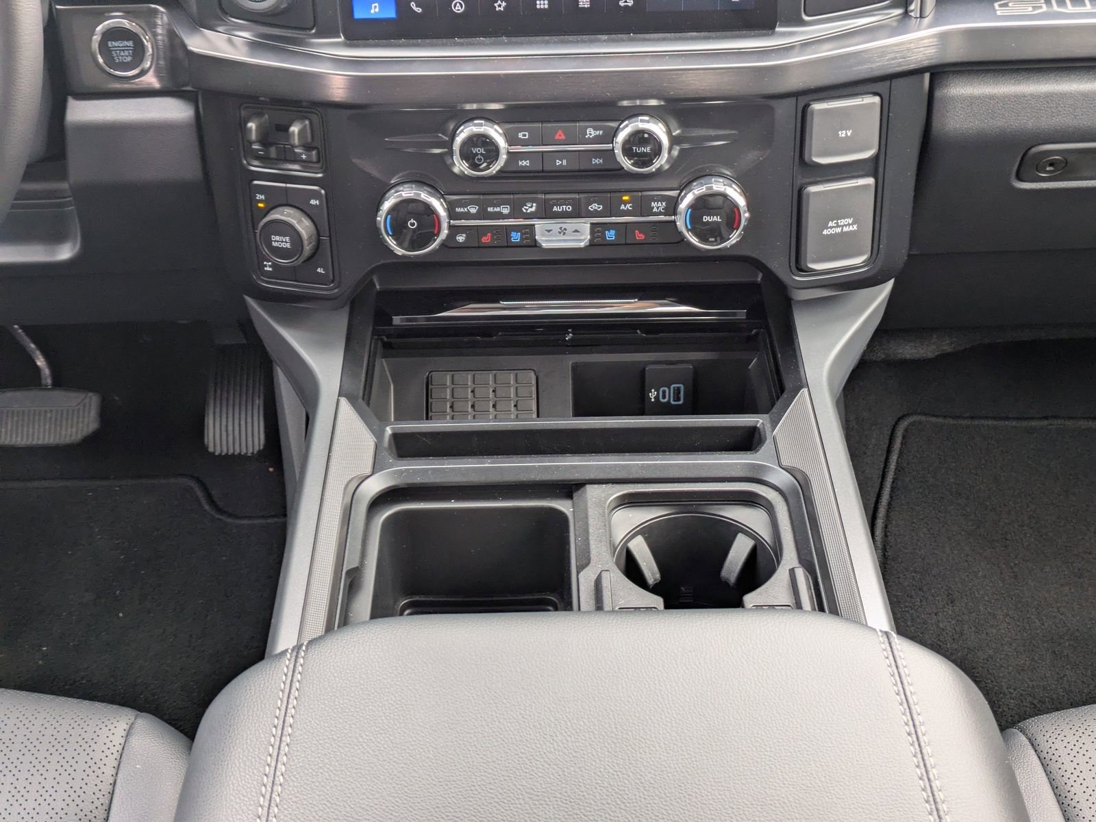 Certified 2026 Ford F250 Lariat w/ Black Appearance Package image 18