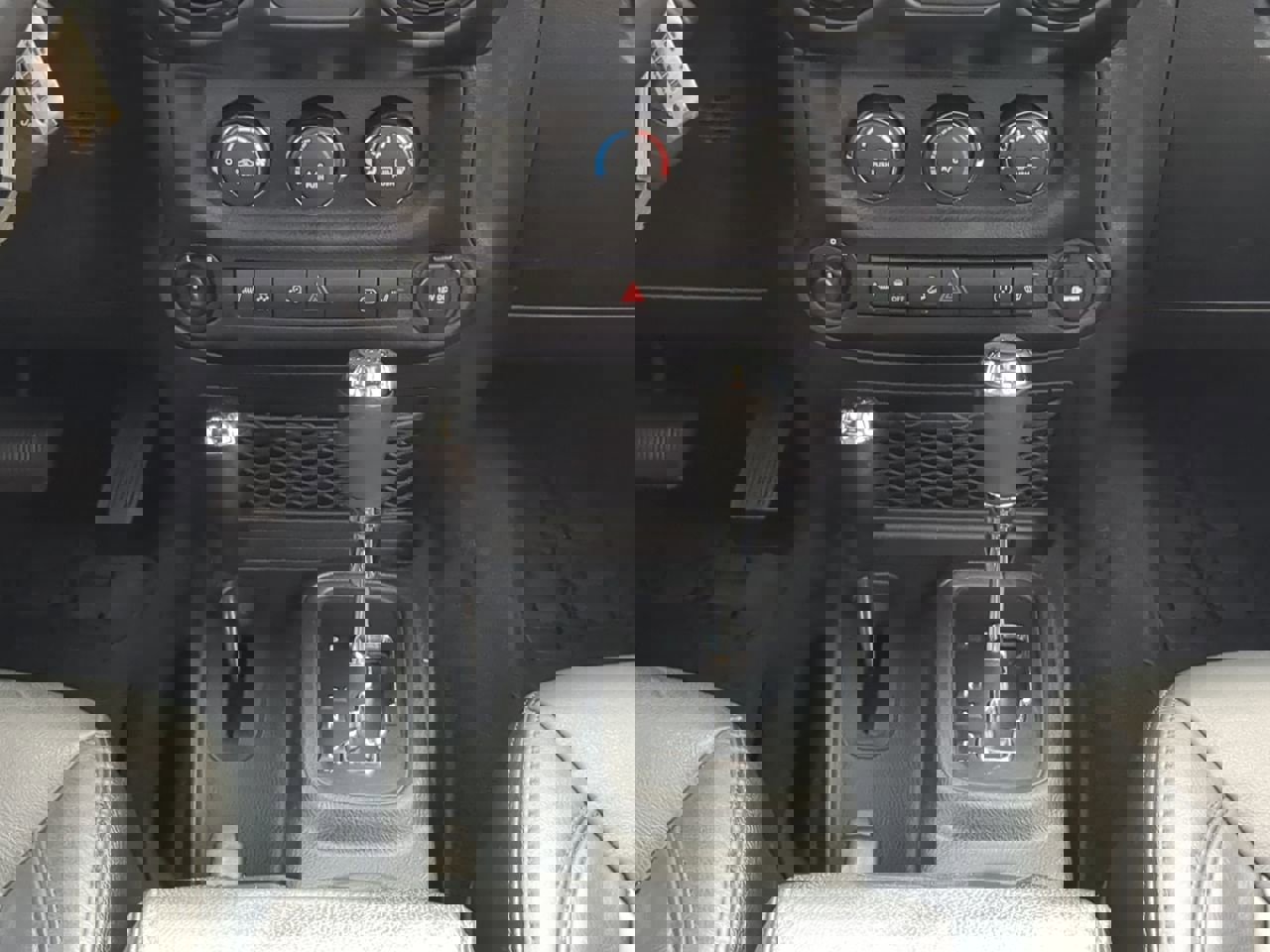 Used 2017 Jeep Wrangler Unlimited Sahara image 17