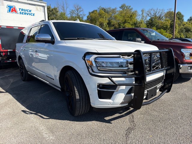 Certified 2024 Ford Expedition Max Platinum RWD image 3
