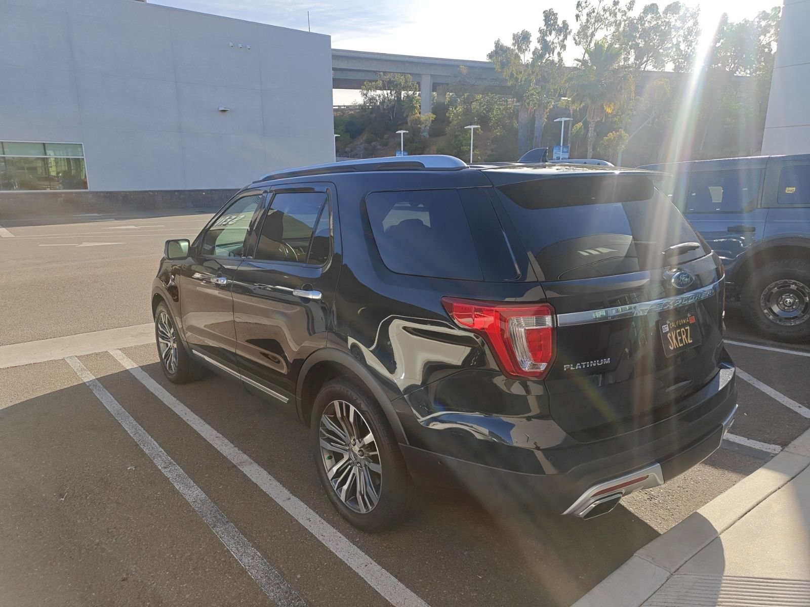 Certified 2017 Ford Explorer Platinum AWD/4WD image 4