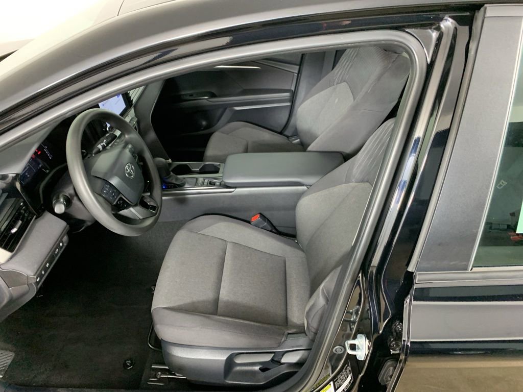 Used 2025 Toyota Camry LE FWD image 28