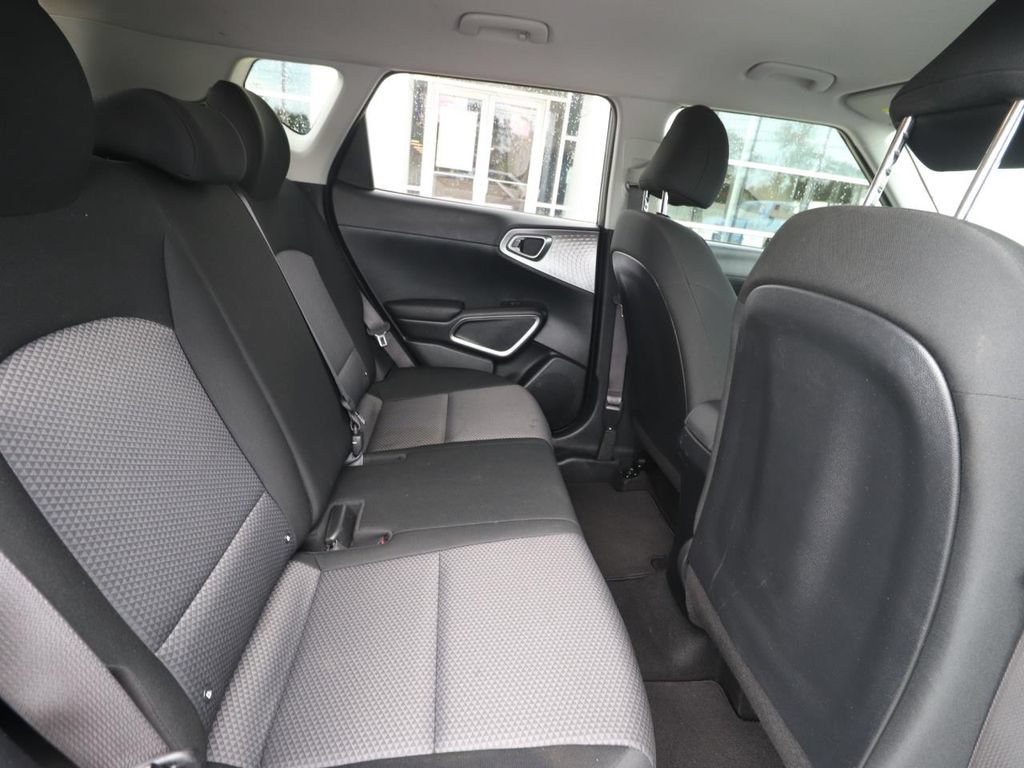 Used 2025 Kia Soul LX FWD image 21