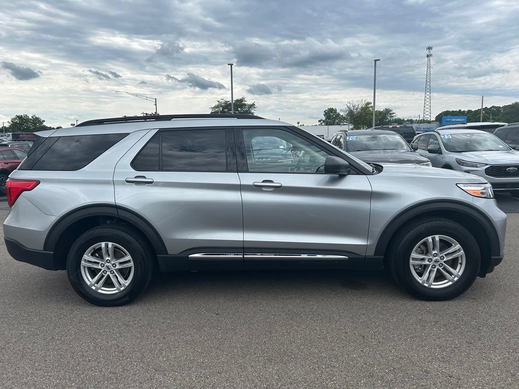 Certified 2024 Ford Explorer XLT w/ Equipment Group 202A AWD/4WD image 9