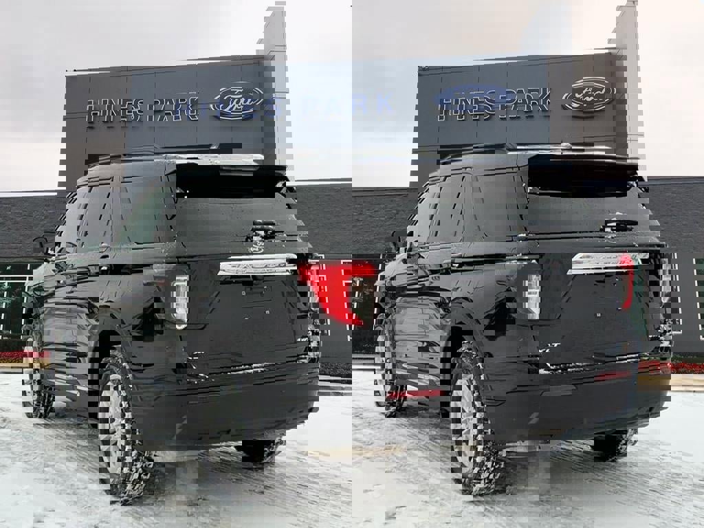 Certified 2022 Ford Explorer XLT image 3