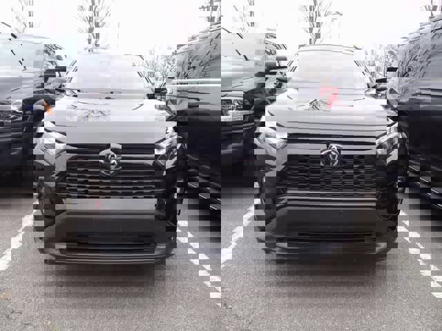 Used 2023 Toyota RAV4 XLE Premium image 2