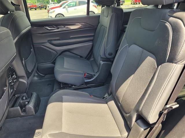 Used 2023 Jeep Grand Cherokee L Laredo AWD/4WD image 12