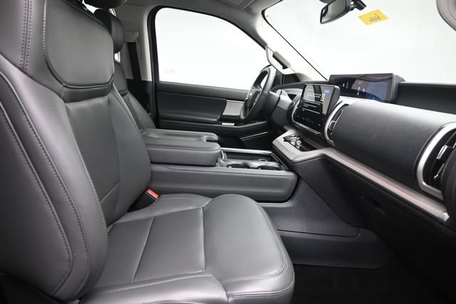 Certified 2026 Ford Expedition Active AWD/4WD image 28
