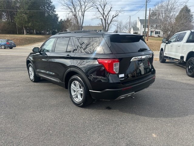 Certified 2022 Ford Explorer XLT w/ Equipment Group 202A image 5
