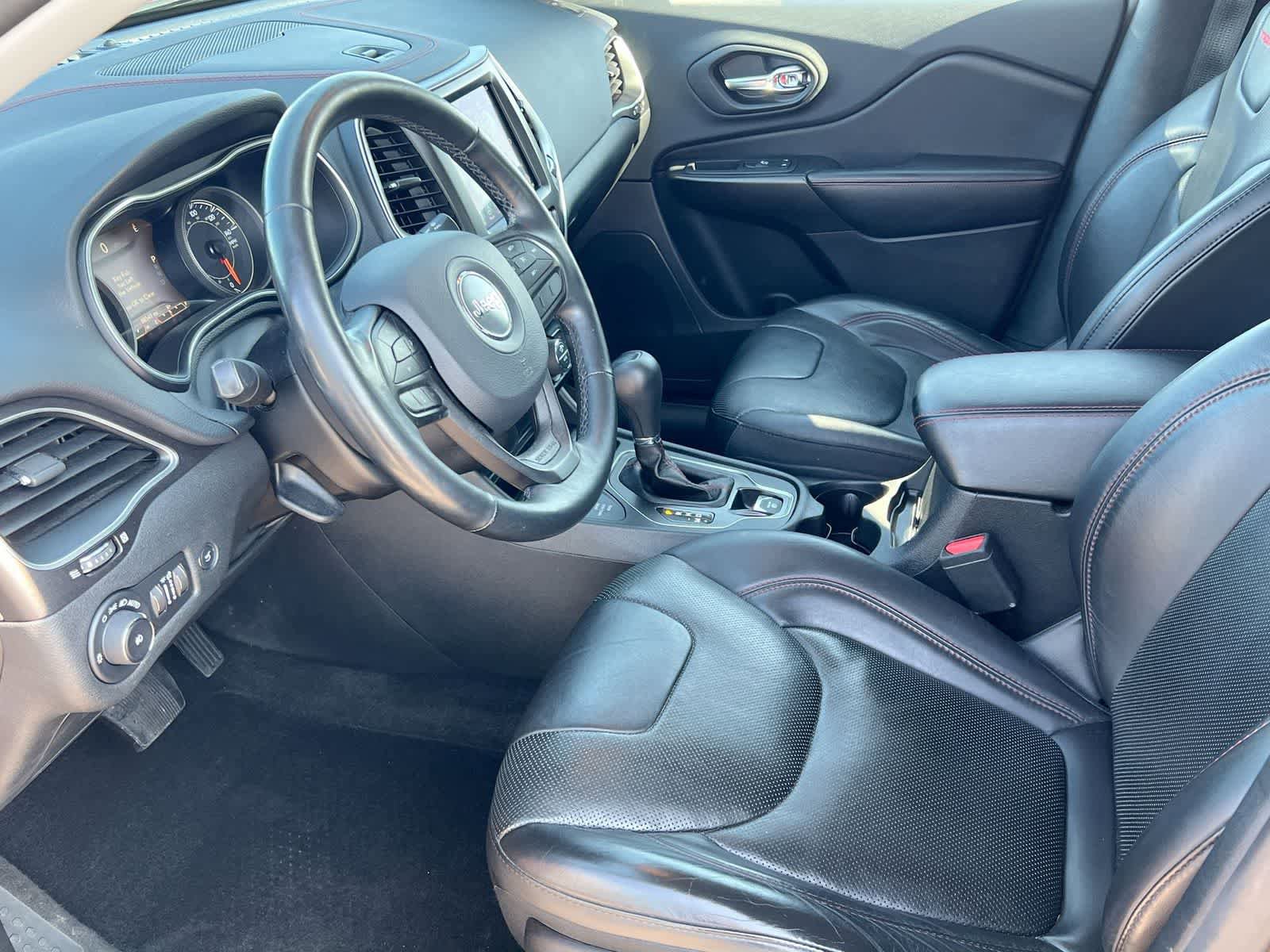 Used 2019 Jeep Cherokee Trailhawk AWD/4WD image 10