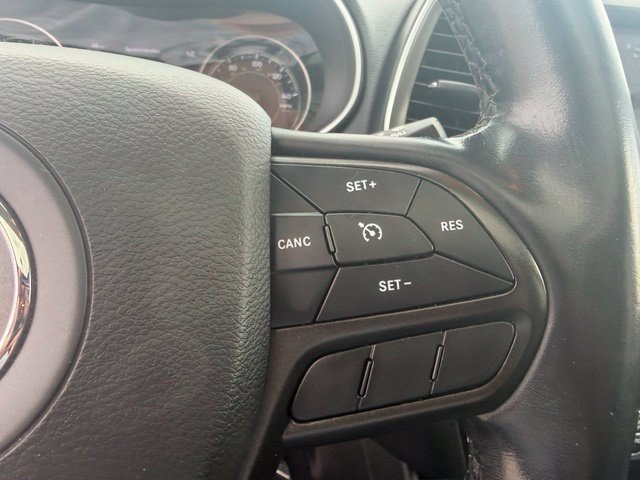 Used 2020 Jeep Cherokee Trailhawk w/ Comfort/Convenience Group AWD/4WD image 15