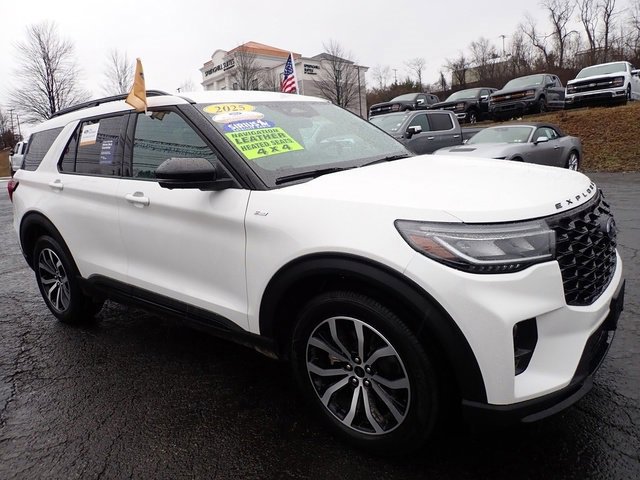 Certified 2025 Ford Explorer ST-Line image 3
