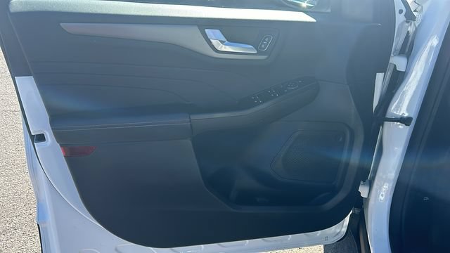 Certified 2025 Ford Escape SE w/ Class II Trailer Tow Package FWD image 16