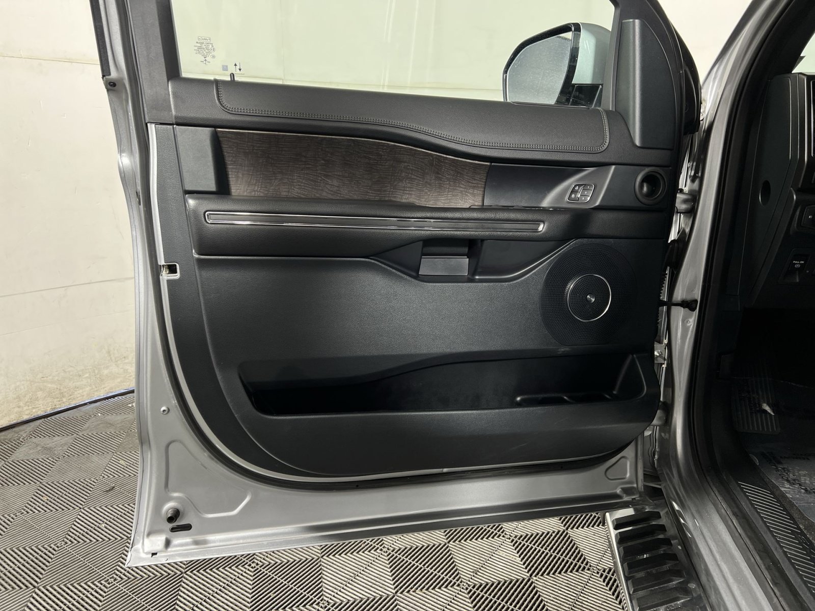 Certified 2021 Ford Expedition Limited AWD/4WD image 14