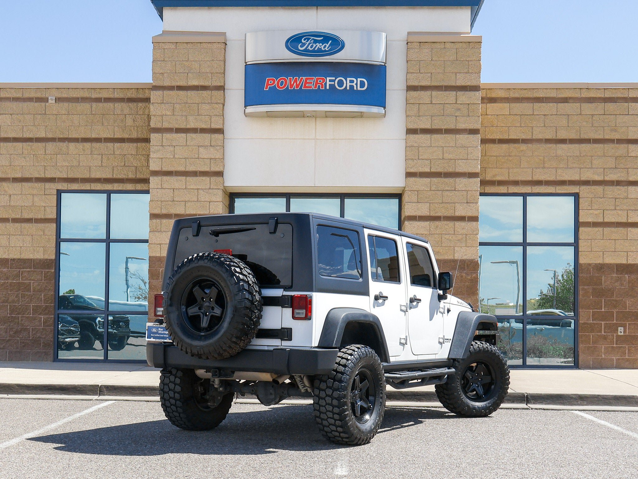 Used 2017 Jeep Wrangler Unlimited Rubicon w/ Connectivity Group AWD/4WD image 6