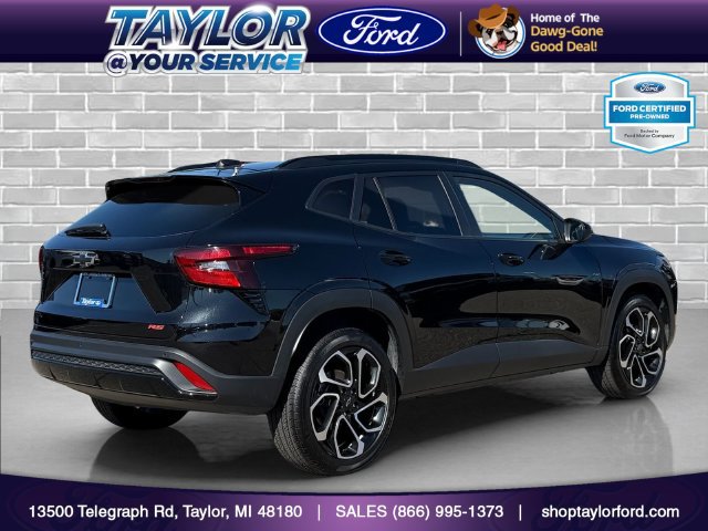 Used 2025 Chevrolet Trax RS w/ Sunroof Package FWD image 3