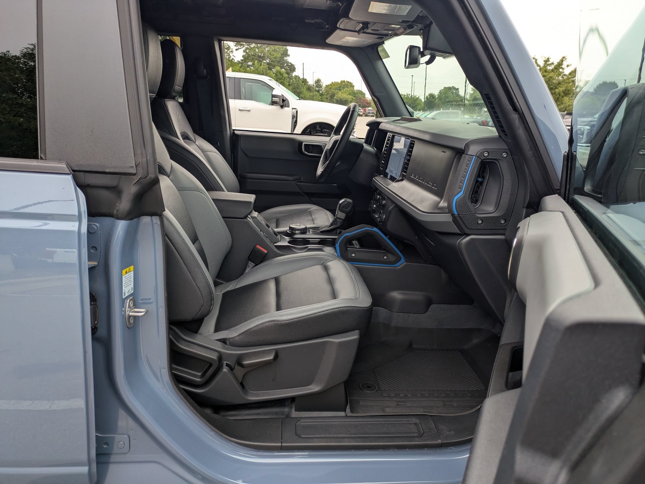 Certified 2024 Ford Bronco Black Diamond AWD/4WD image 38