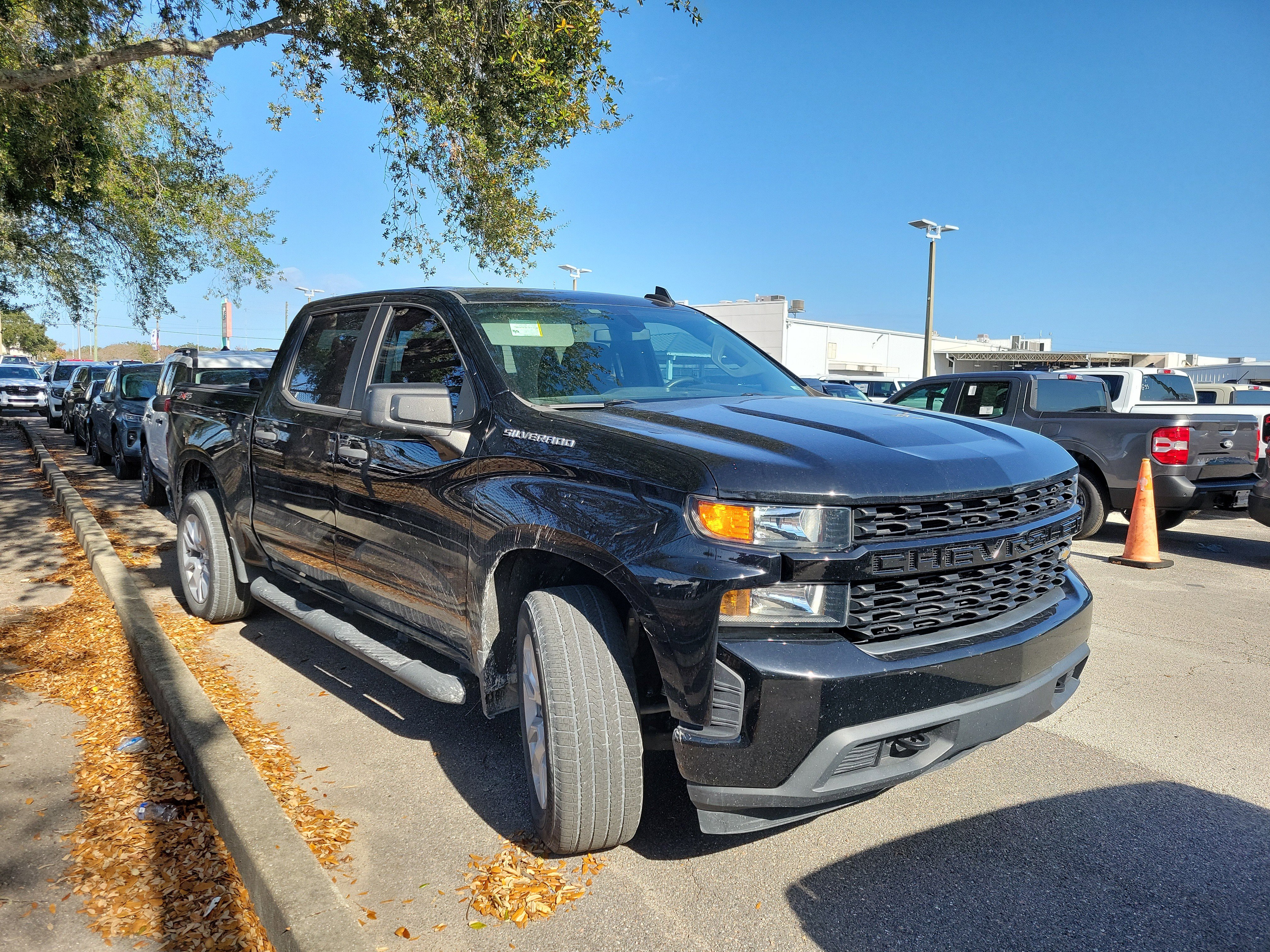 Used 2021 Chevrolet Silverado 1500 Custom image 2