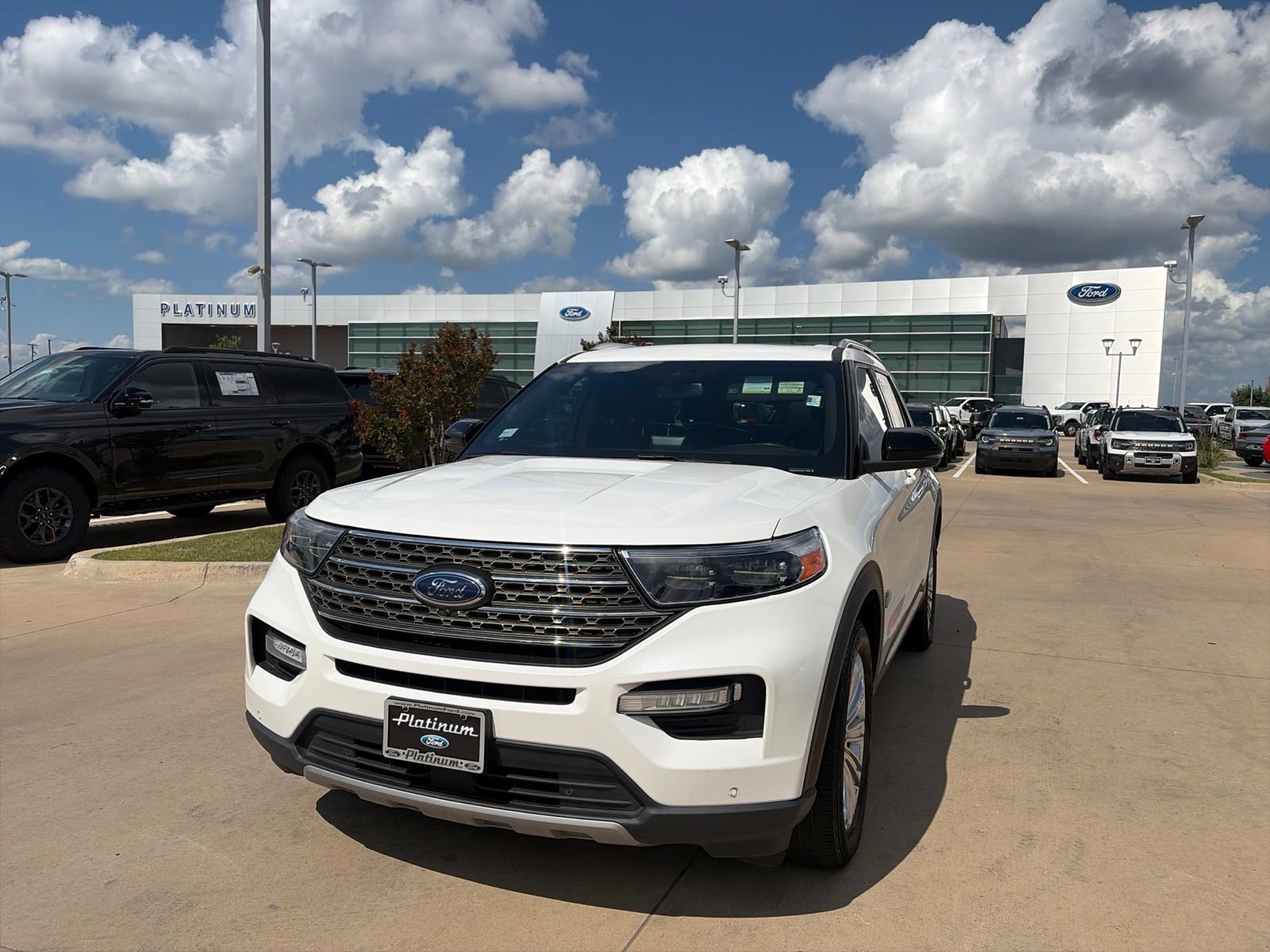 Certified 2022 Ford Explorer King Ranch w/ Technology Package AWD/4WD image 26