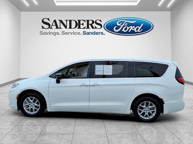 Used 2024 Chrysler Pacifica Touring-L image 4