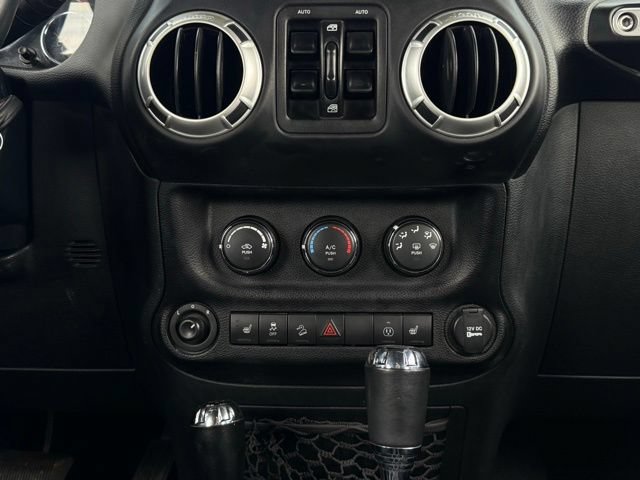 Used 2018 Jeep Wrangler Unlimited Sahara AWD/4WD image 23