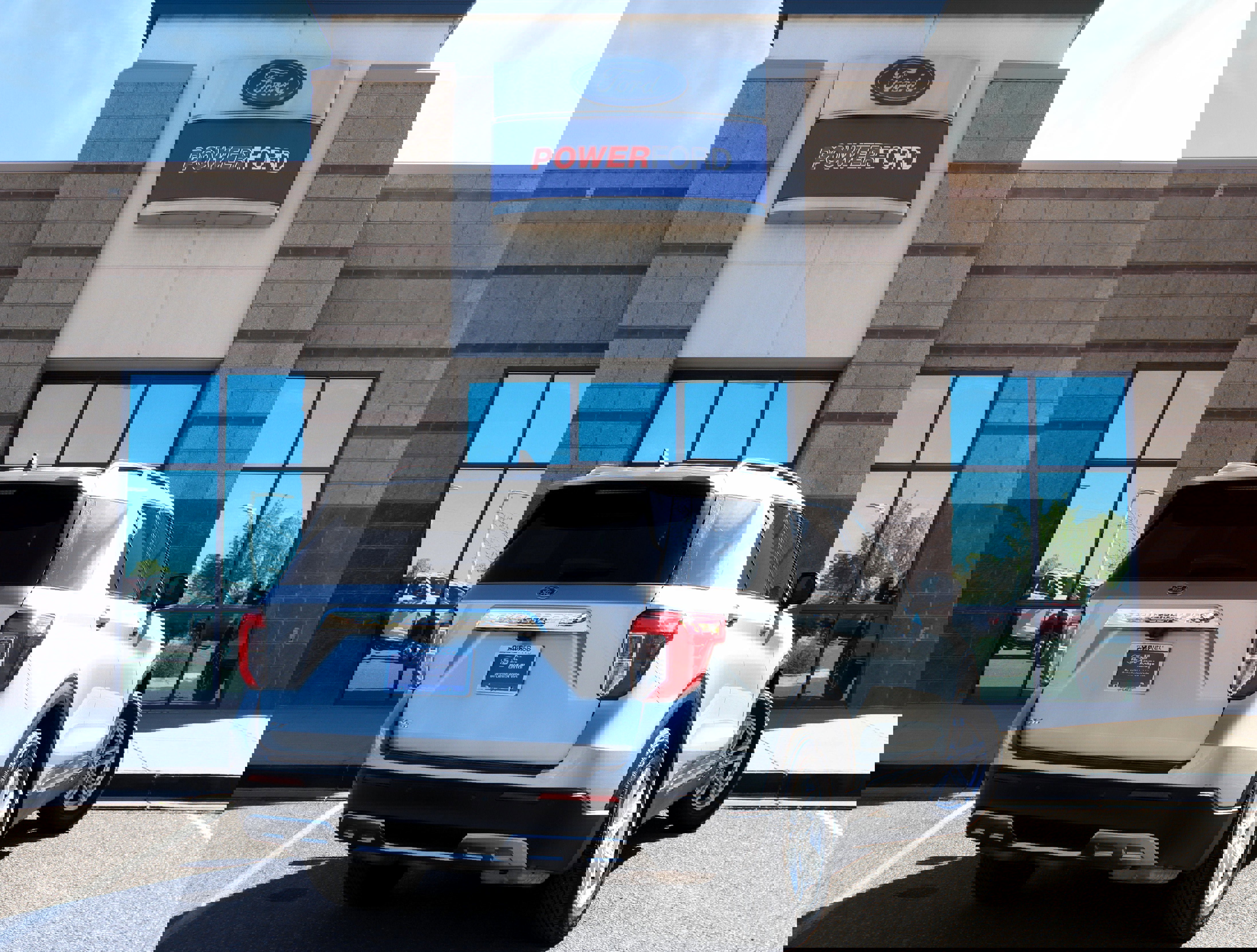 Certified 2023 Ford Explorer XLT w/ Equipment Group 202A image 5