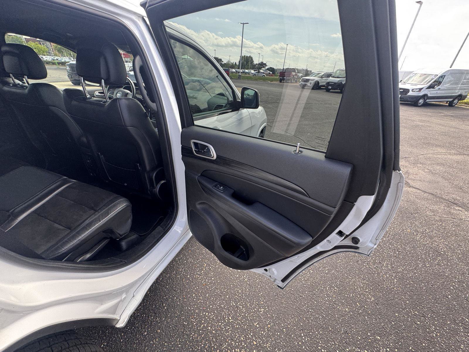 Used 2020 Jeep Grand Cherokee Altitude AWD/4WD image 20
