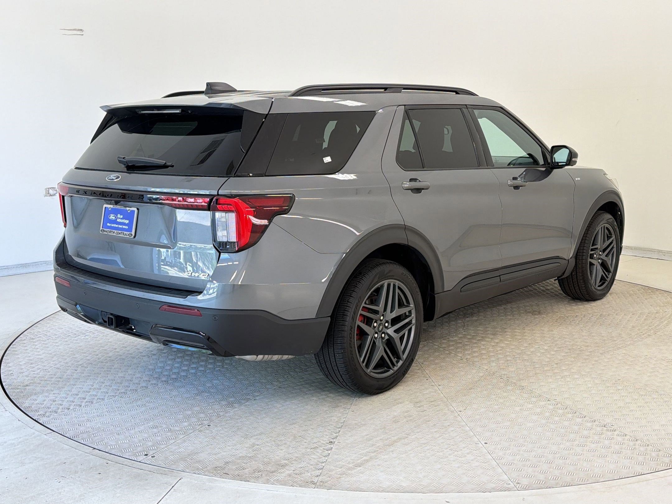 Certified 2025 Ford Explorer ST-Line w/ ST-Line Street Pack image 5