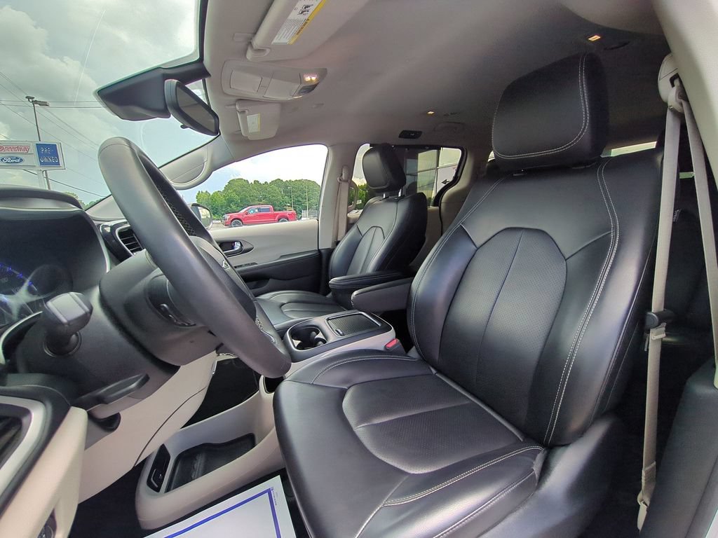 Used 2023 Chrysler Pacifica Touring-L FWD image 25