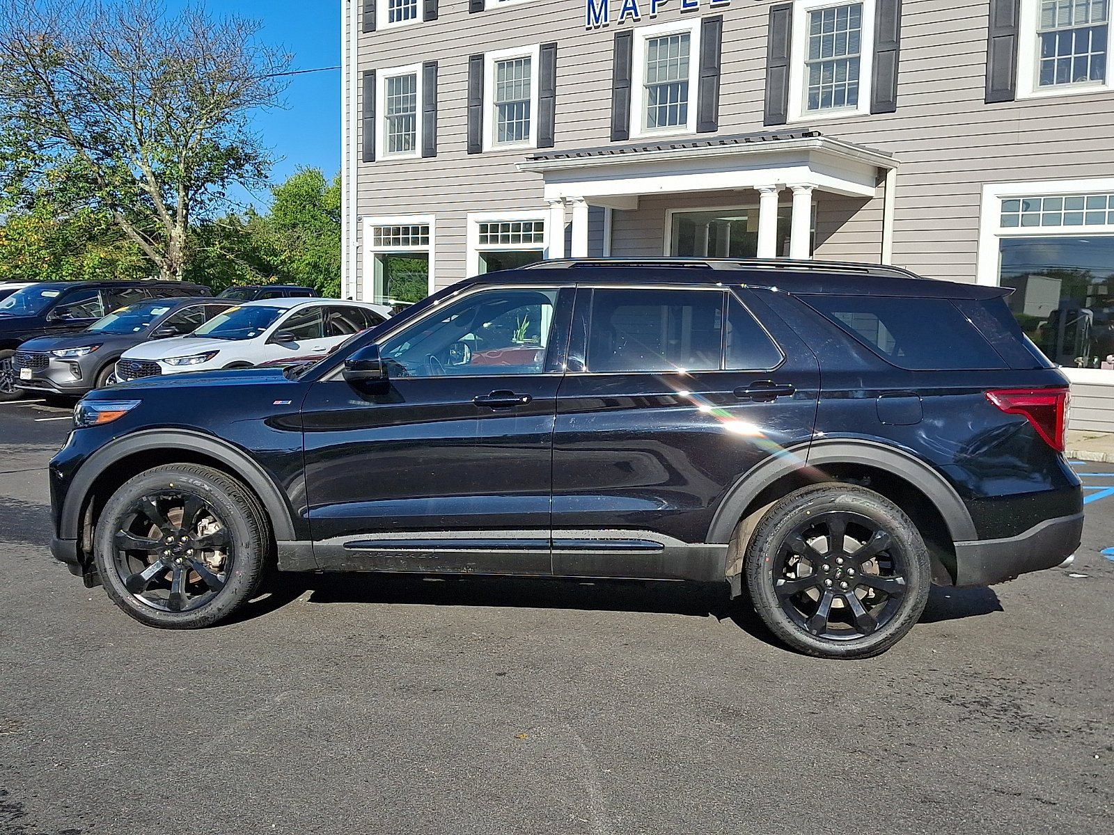 Certified 2023 Ford Explorer ST-Line w/ Class IV Trailer Tow Package AWD/4WD image 8
