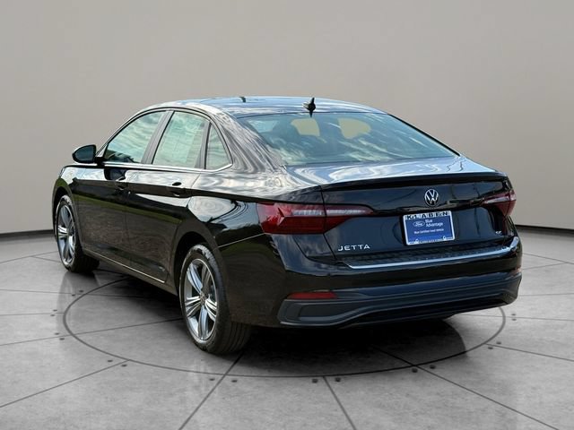 Used 2024 Volkswagen Jetta SE w/ Panoramic Sunroof Package FWD image 9
