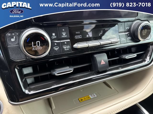 Used 2024 Toyota Highlander XLE AWD/4WD image 30