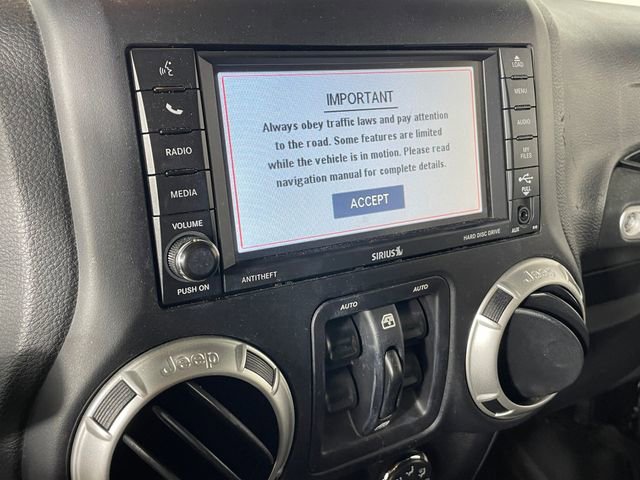 Used 2017 Jeep Wrangler Unlimited Sahara w/ Connectivity Group AWD/4WD image 7