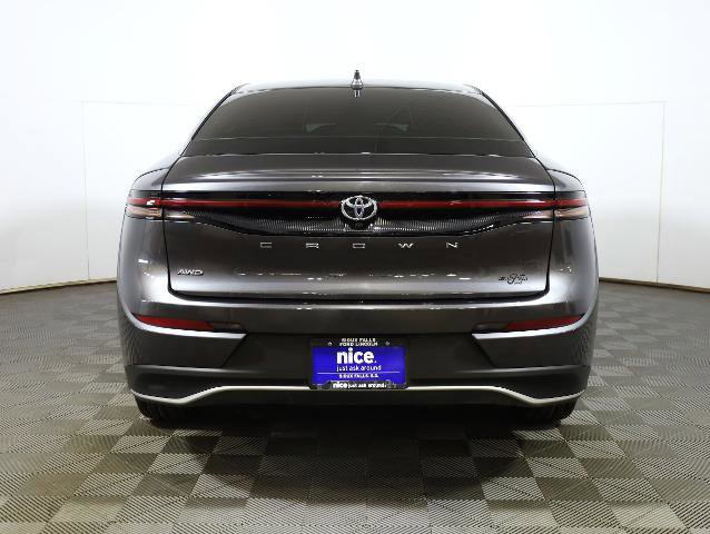 Used 2023 Toyota Crown XLE image 3