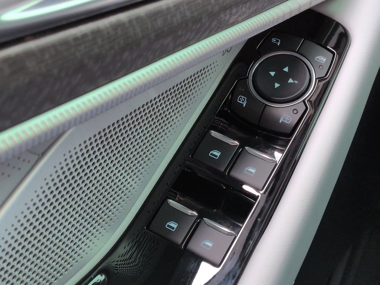 Certified 2026 Ford Explorer Platinum w/ LUX Leather Package image 23