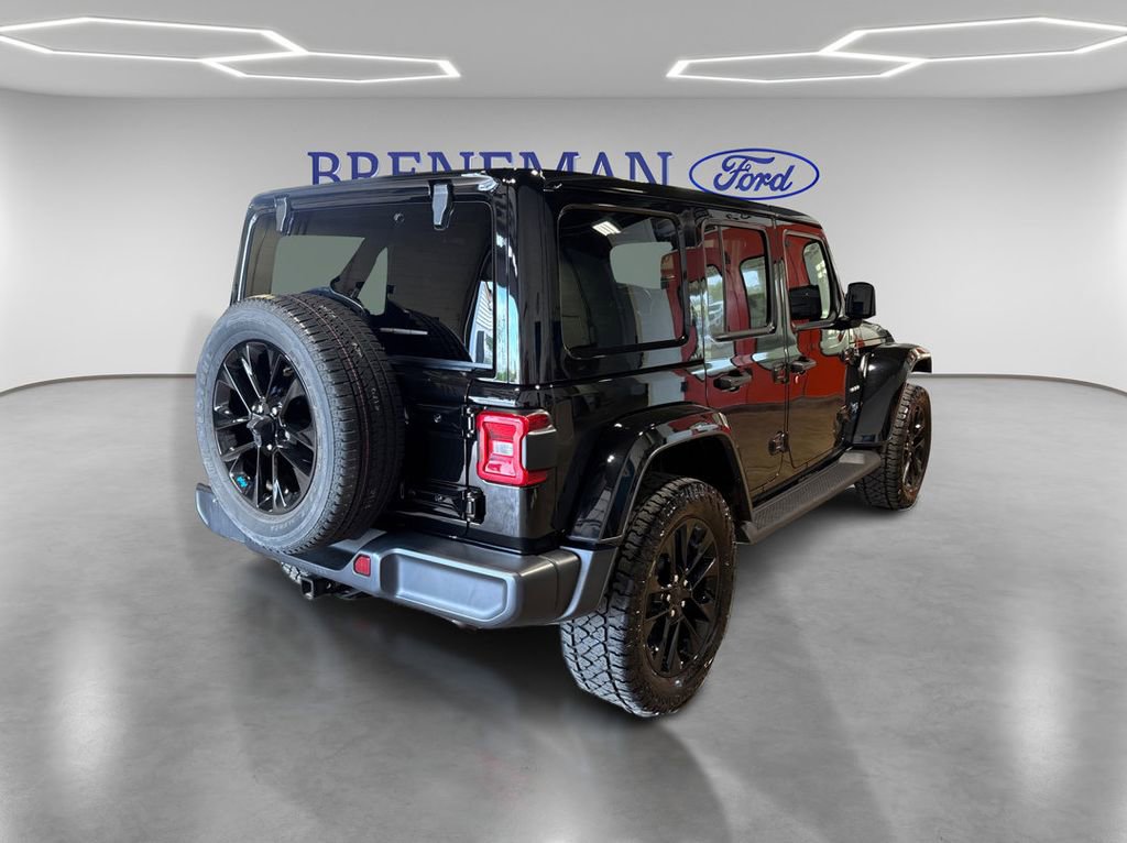 Used 2022 Jeep Wrangler Unlimited Sahara w/ Cold Weather Group image 5