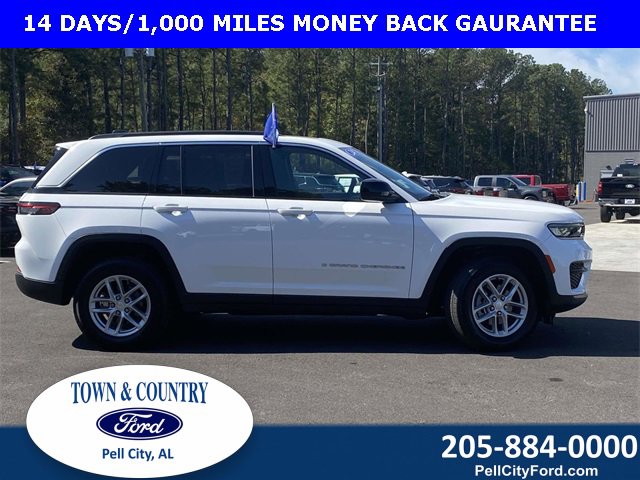 Used 2024 Jeep Grand Cherokee Laredo X image 2