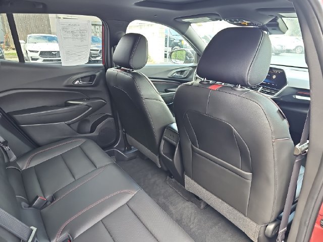 Used 2024 Chevrolet Trax RS w/ Sunroof Package FWD image 13