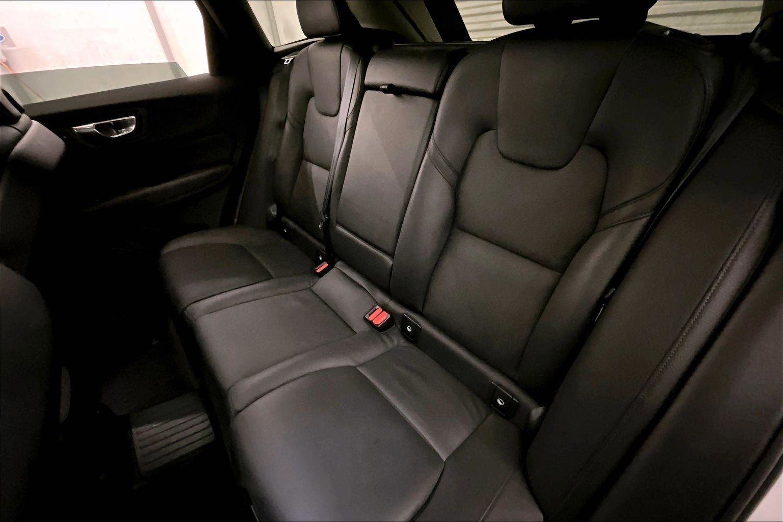 Used 2022 Volvo XC60 T8 Inscription Expression w/ Advanced Package image 25