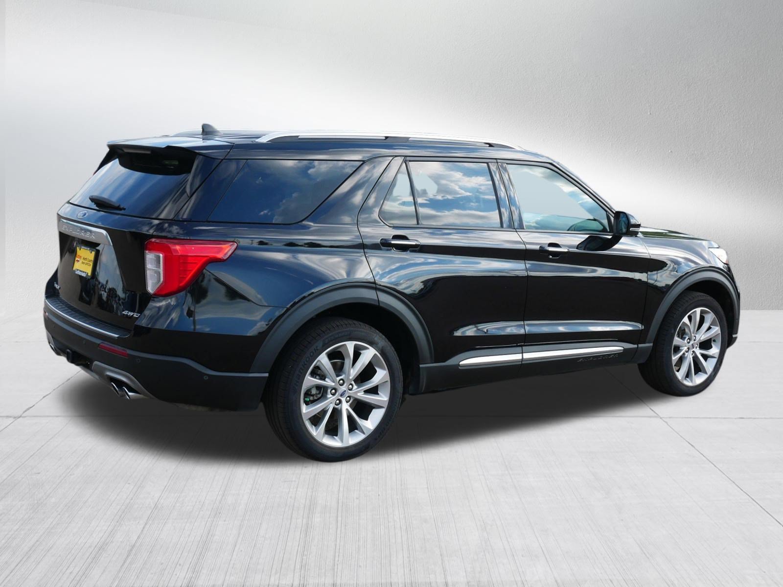 Certified 2021 Ford Explorer Platinum w/ Equipment Group 601A AWD/4WD image 7