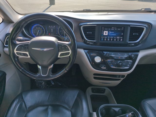 Used 2019 Chrysler Pacifica Touring-L FWD image 29