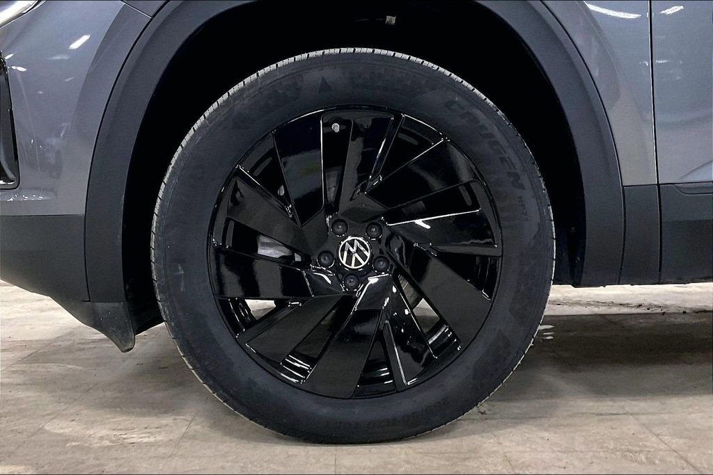 Used 2025 Volkswagen Atlas Cross Sport SE image 11