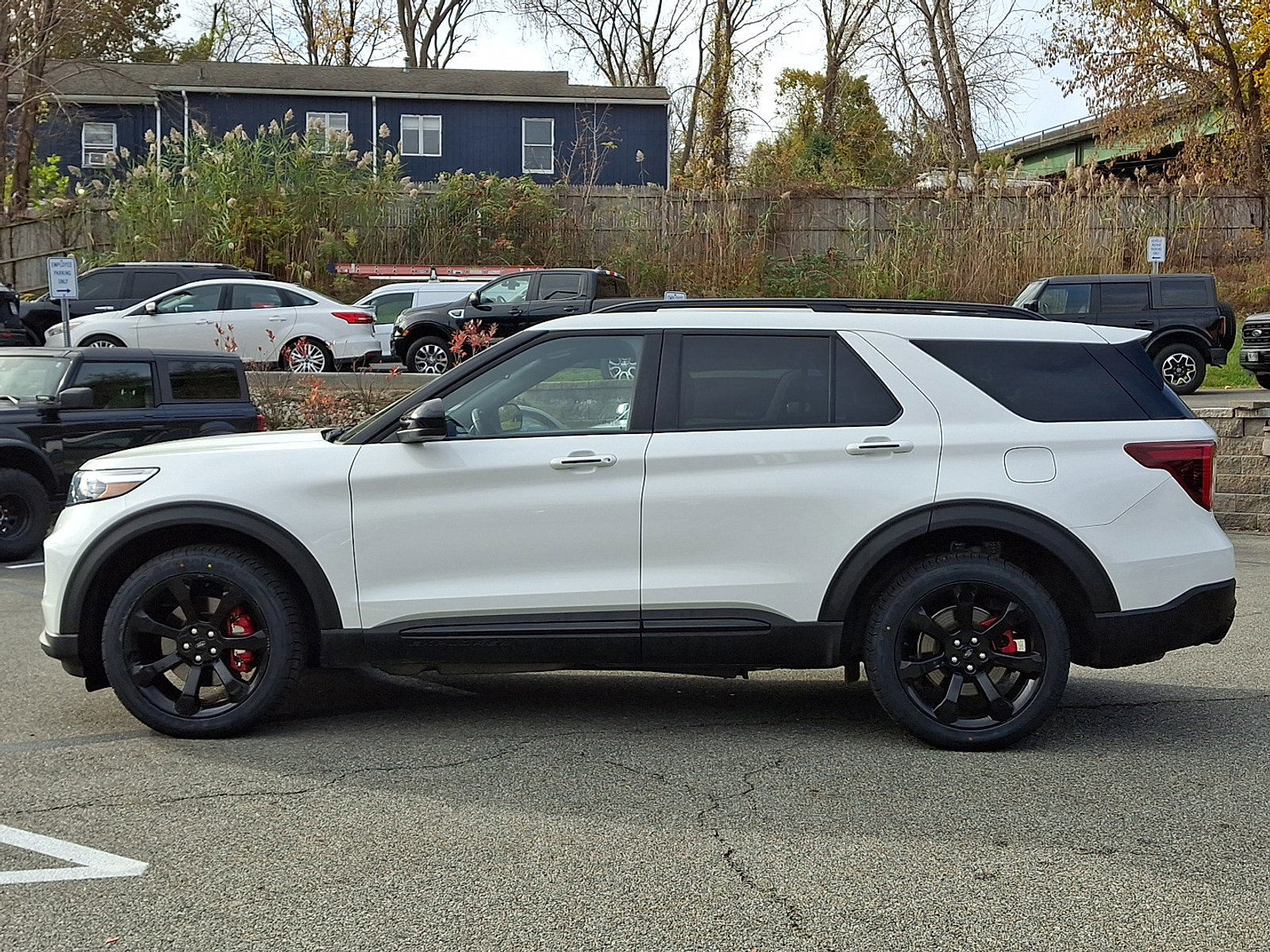 Certified 2023 Ford Explorer ST w/ ST Street Pack image 3