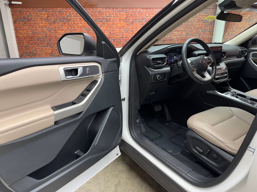 Certified 2023 Ford Explorer XLT w/ Equipment Group 202A AWD/4WD image 9