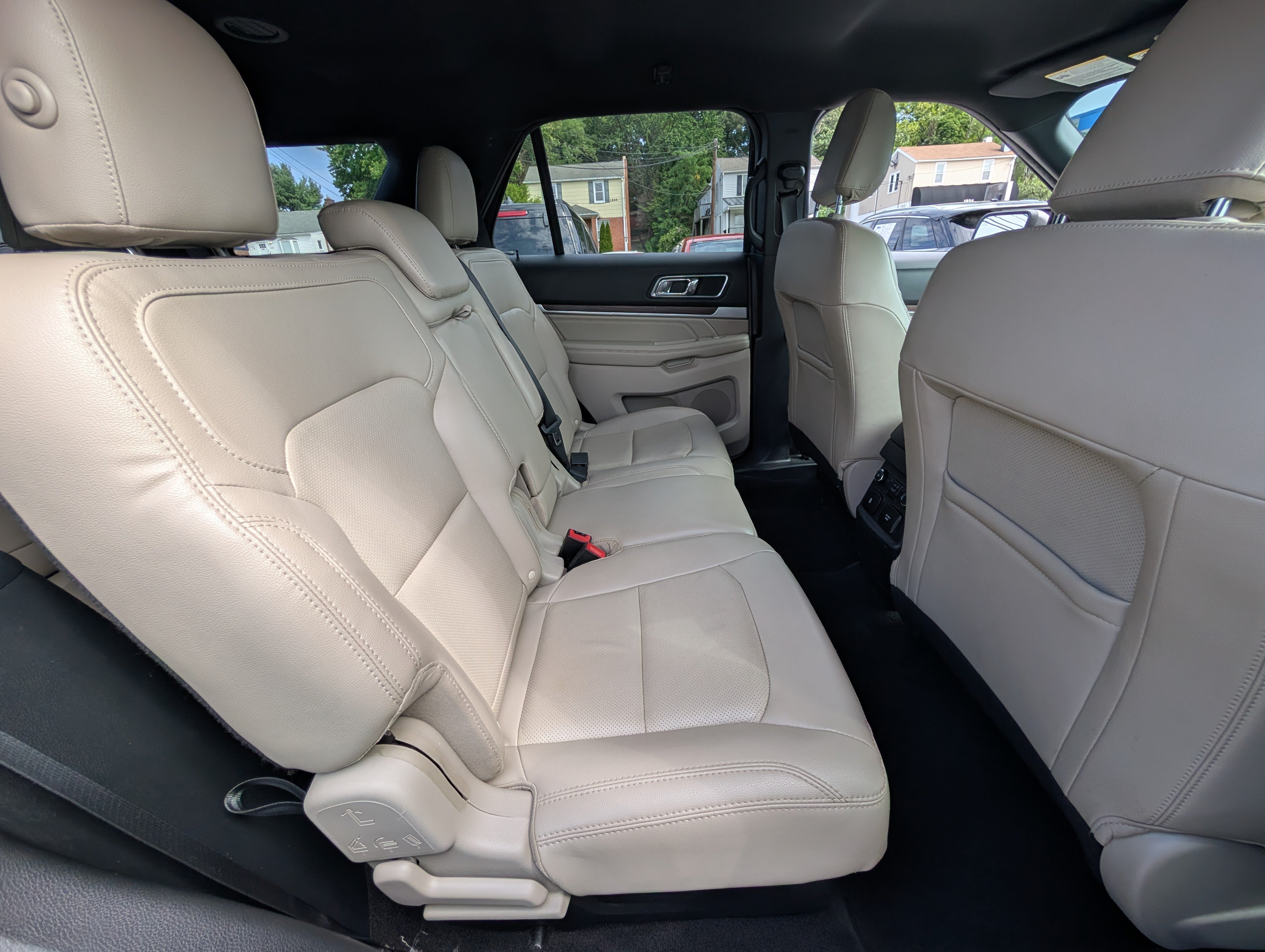 Certified 2019 Ford Explorer Limited w/ Class III Trailer Tow Package AWD/4WD image 13