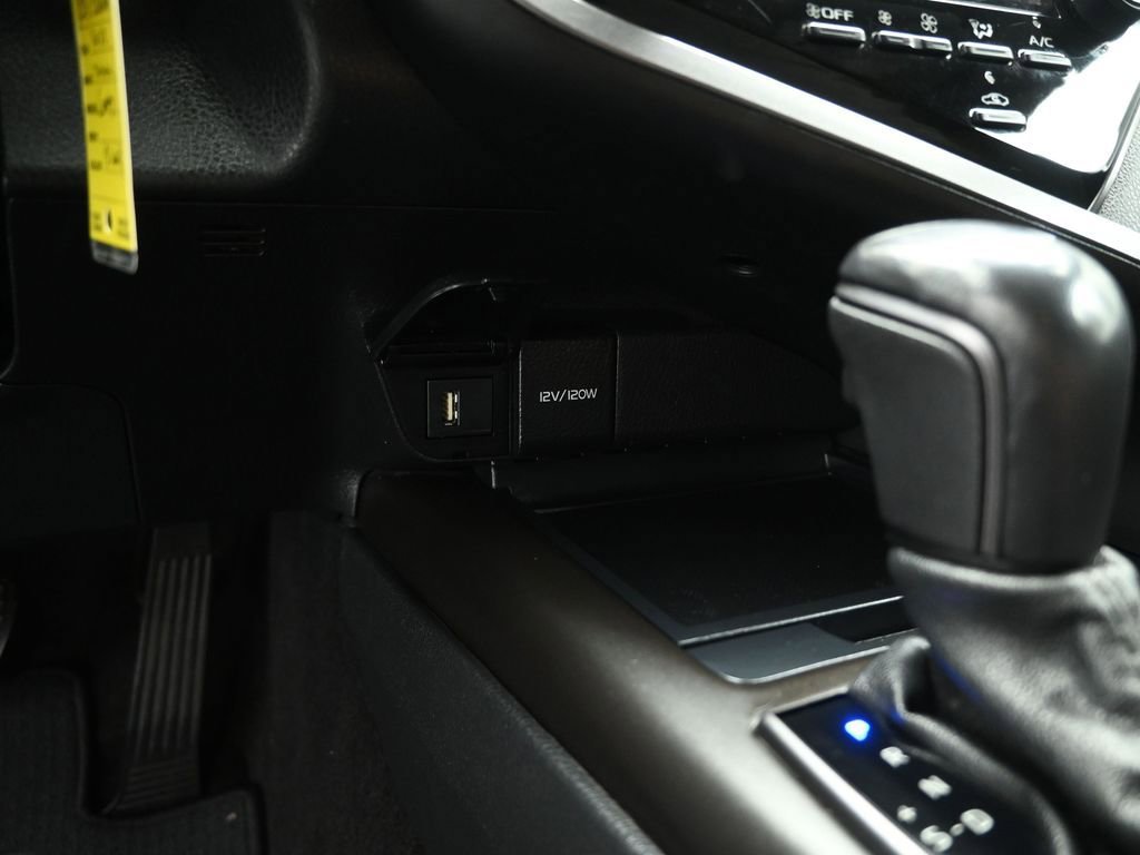 Used 2022 Toyota Camry SE image 16